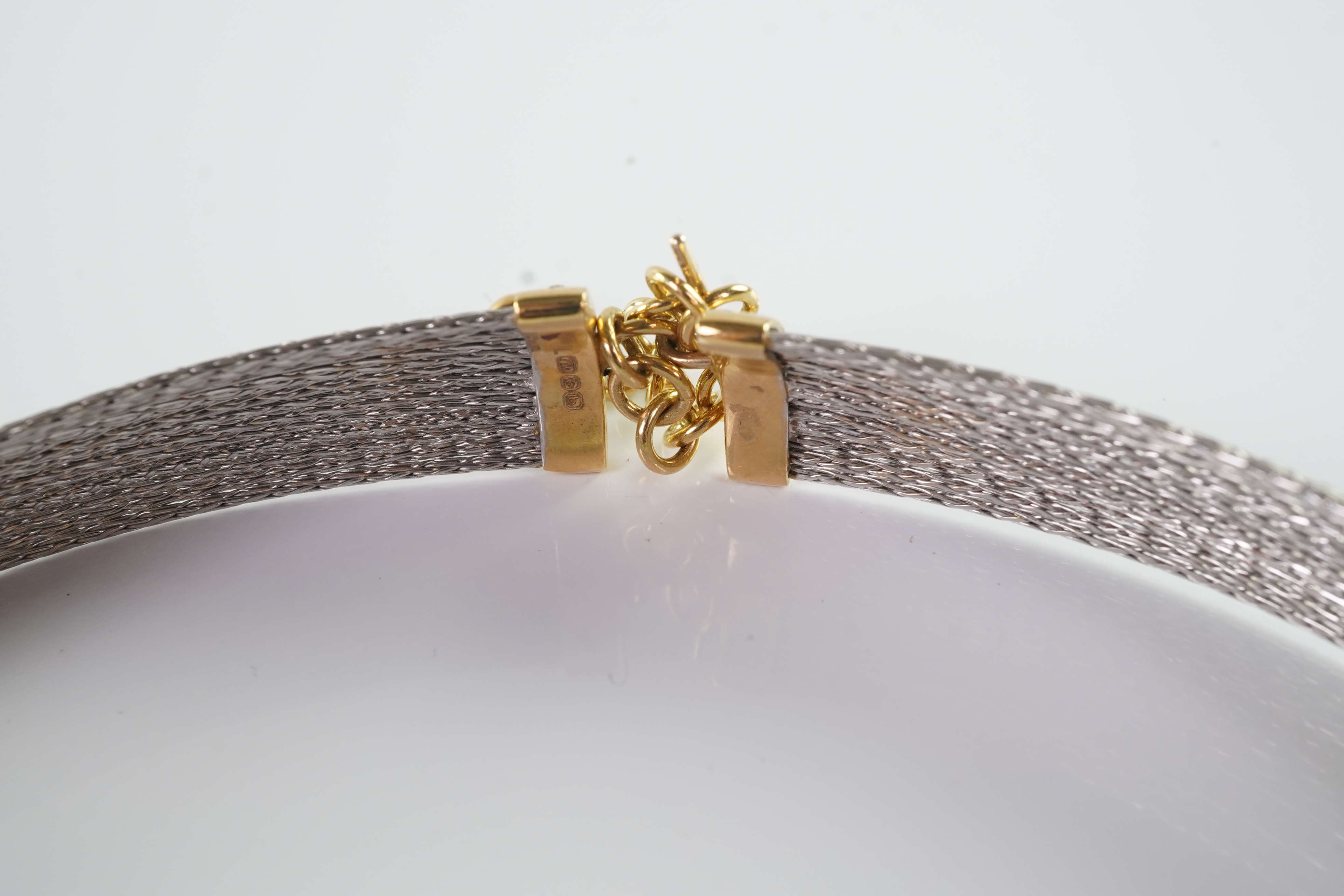 An 18ct gold collar and bangle